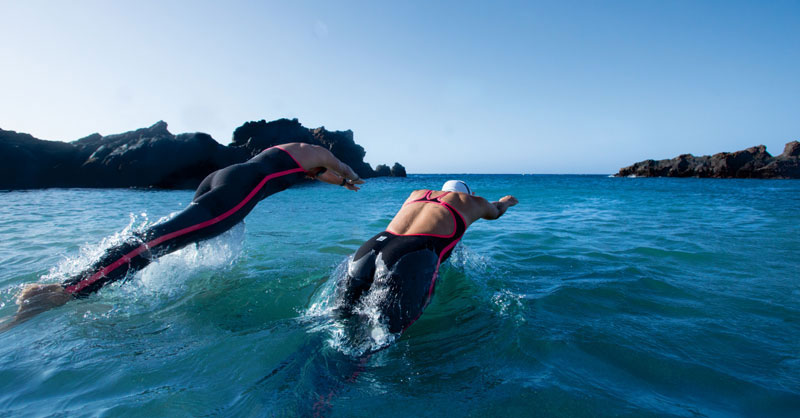 entrainement natation triathlon en mer